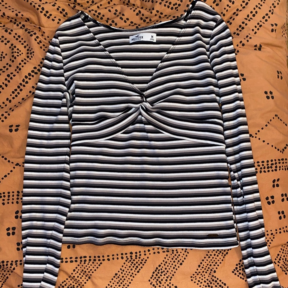 Hollister long sleeve v neck - Picture 2 of 2